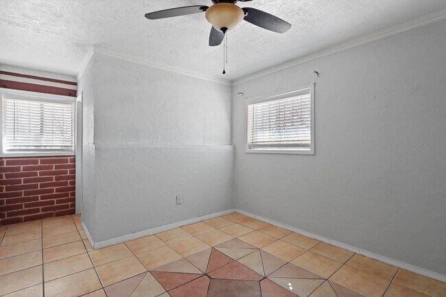 Building Photo - 1260 Las Pompas Rd