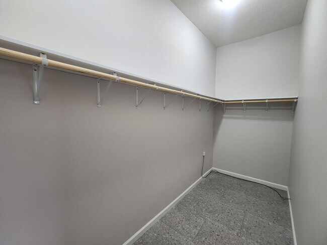 Building Photo - 458 N 9th St