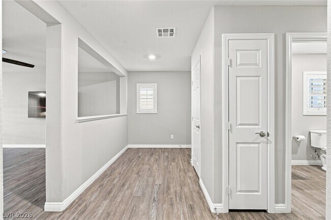 Building Photo - 1525 Deep Valley Ave