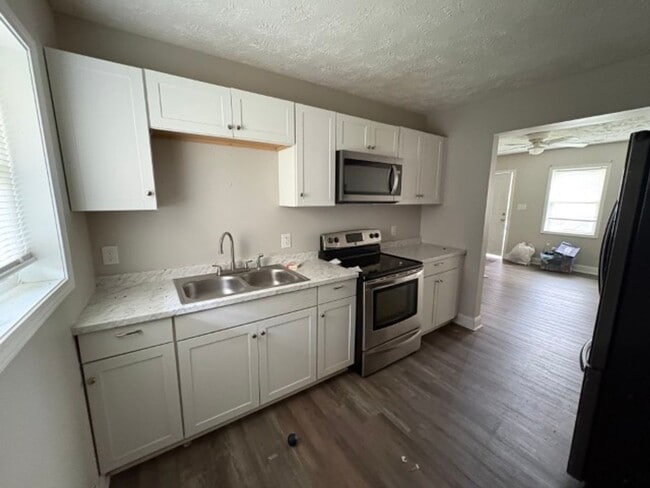 Building Photo - Bragg Court Apartment offering 1/2 OFF YOUR FIRST MONTHS RENT!! Available NOW!!
