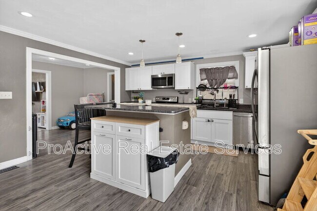 Building Photo - 2012 Midway Ave