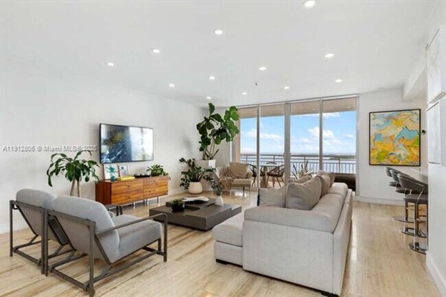 Building Photo - 808 Brickell Key Dr