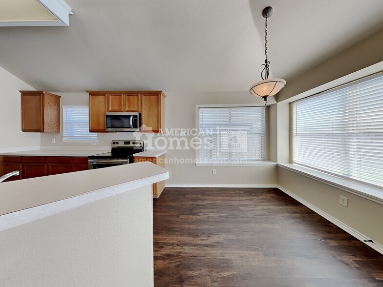 Building Photo - 350 Mesquite Hill Dr