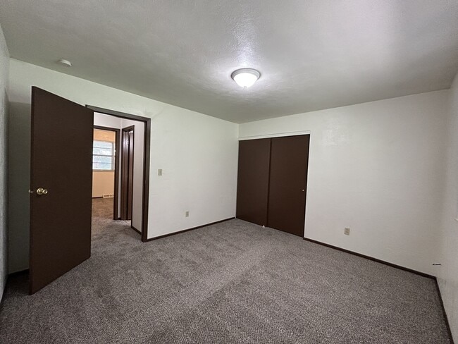 Building Photo - 2912 N River Terrace