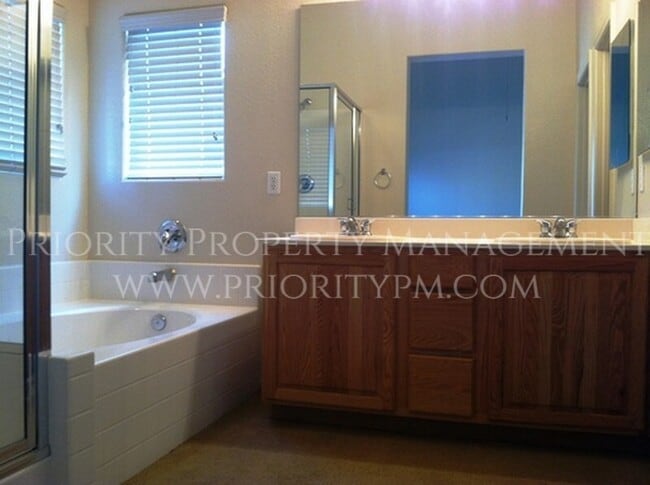 Building Photo - COMING SOON~~3 Bed ~ 2 Bath ~ 1600+ sq ft Single Story!