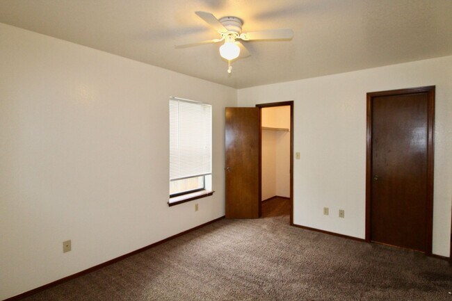 Building Photo - 908-910 Aspen