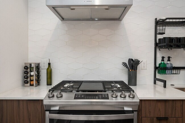 Building Photo - 6125 Sand Point Way NE