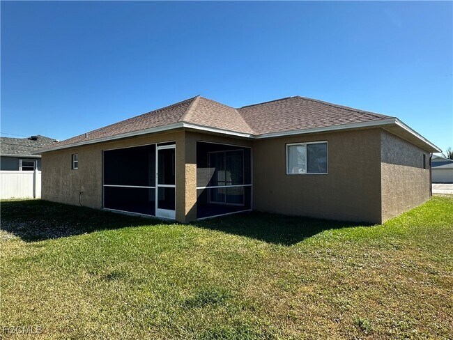 Building Photo - 1405 SW 10th St