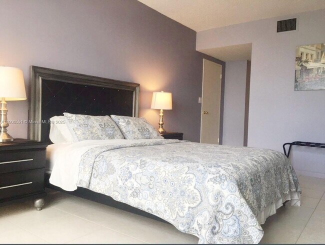 Building Photo - 3725 S Ocean Dr