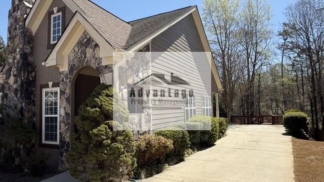 Building Photo - 204 Pickets Row