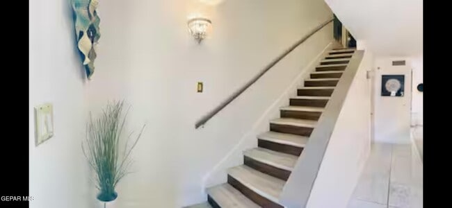 Building Photo - 350 Thunderbird Dr