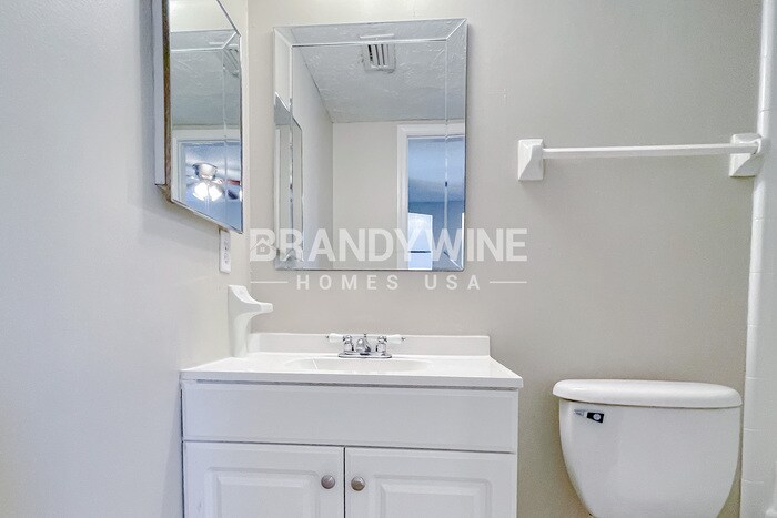 Building Photo - 9970 Timberlake Dr E