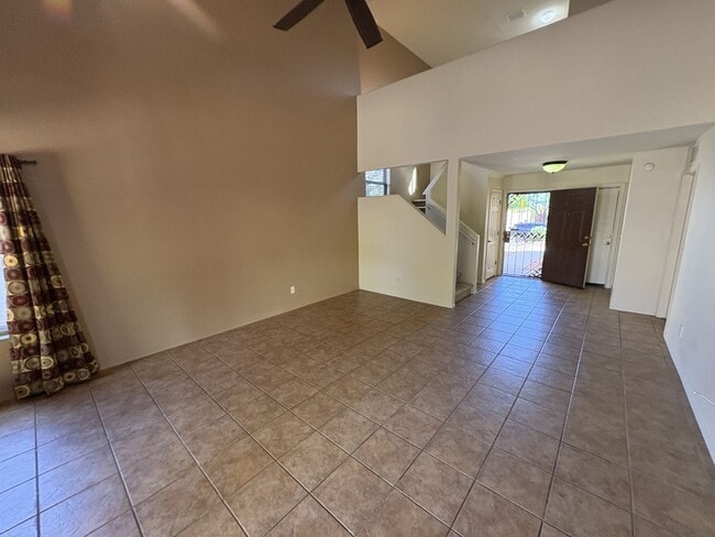 Building Photo - East side beauty 4 bedrooms