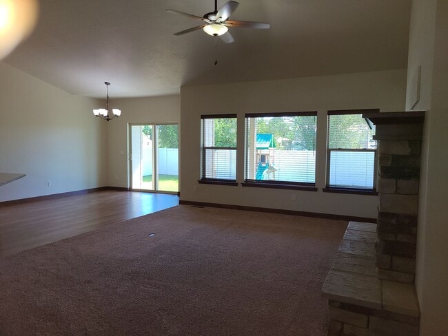 Building Photo - Beautiful Custom 3 bedroom 2 bath Home for Rent in Post Falls, ID