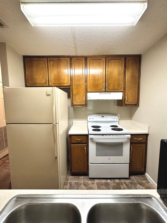 Building Photo - 336 Candlebrook Dr