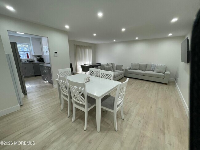 Building Photo - 65 Cedar Ave