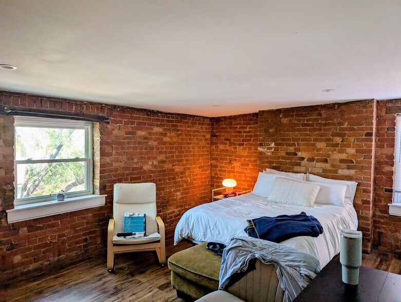 Bedroom II, with full bath - 836 York St