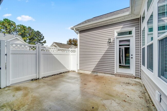 Building Photo - 4 bedroom condo in Suffolk