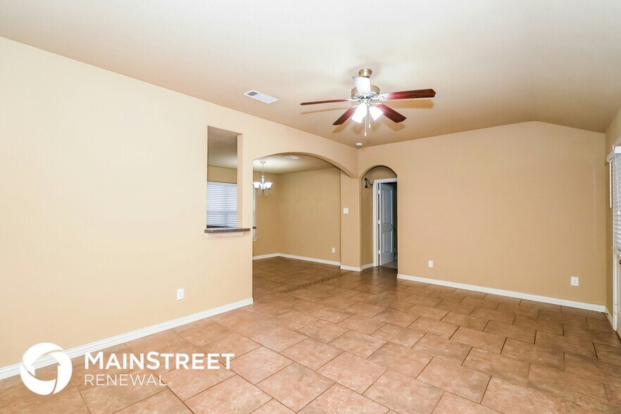 Building Photo - 7625 Hollow Forest Dr