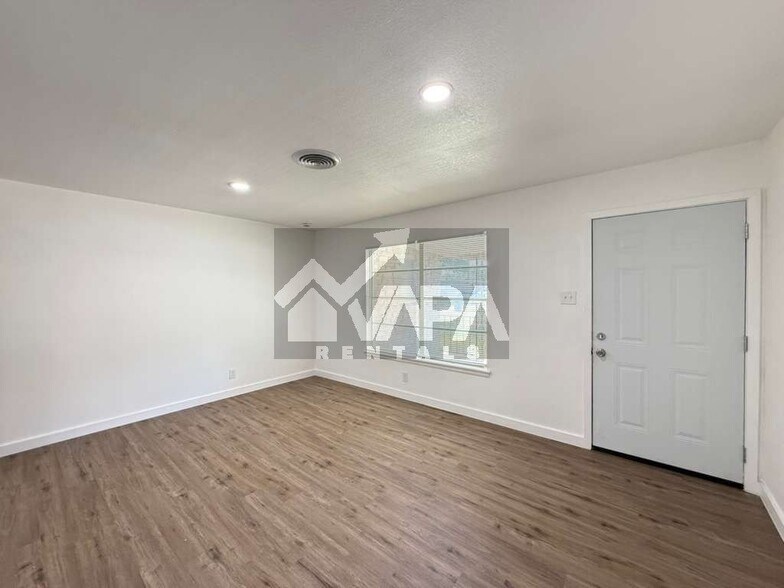 Building Photo - 7819 Quirt Dr