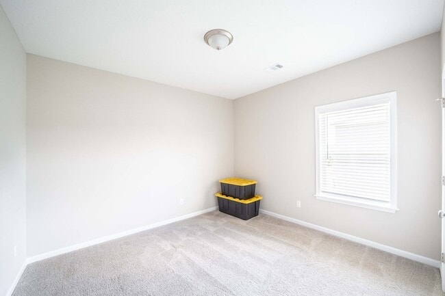 Building Photo - 5176 Legion Dr