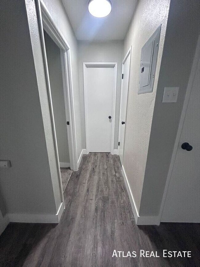 Building Photo - 551 S Fairfax St