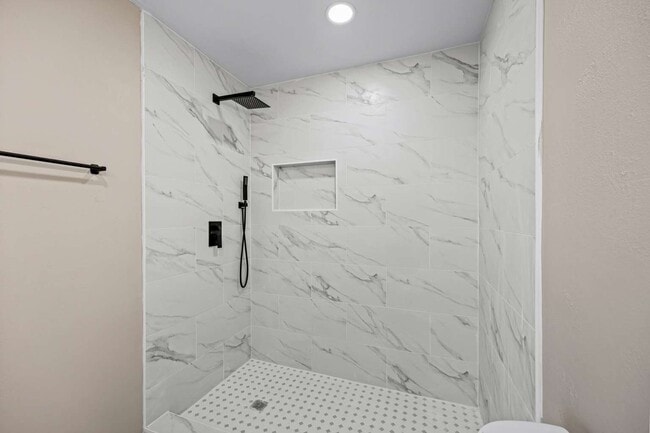 Building Photo - 2207 Anthony-Hay Ln