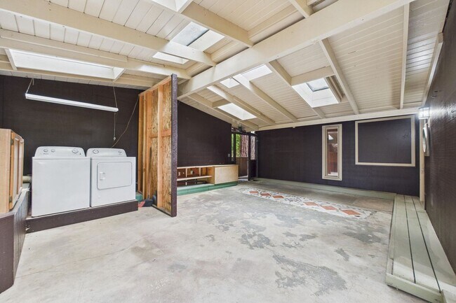 Building Photo - 2910 Greenbriar Ln