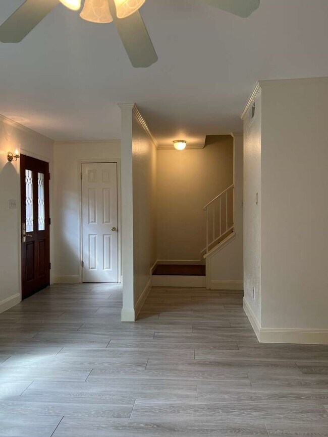 Building Photo - 5817 Valley Forge Dr