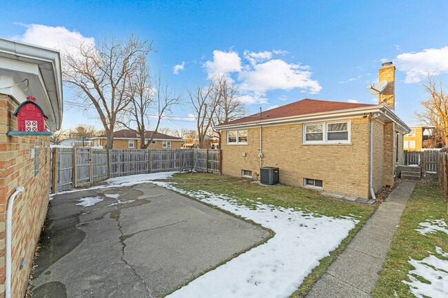 Building Photo - 3457 Main St