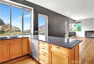 Building Photo - 6396 Weidlake Dr