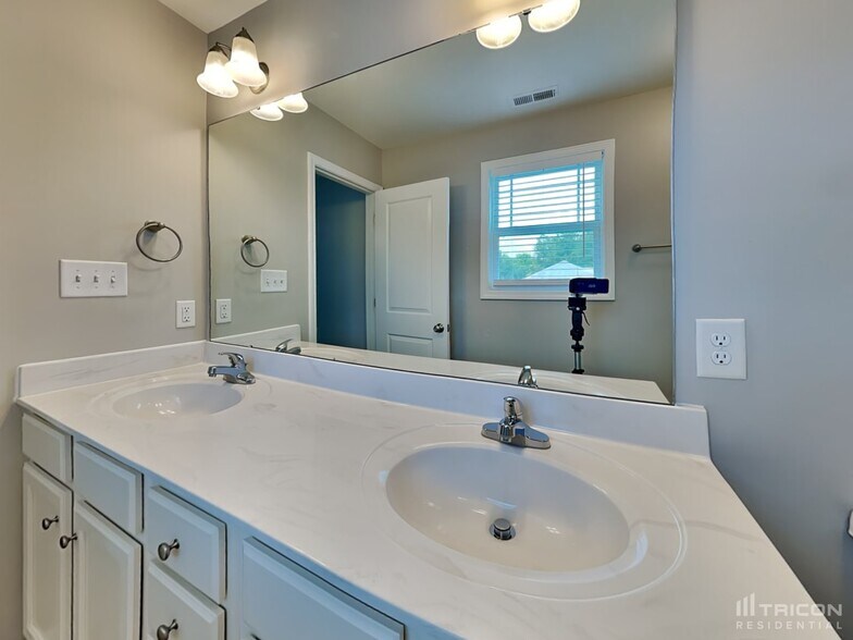 Building Photo - 147 Cattail Ln