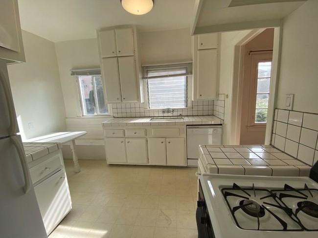 Building Photo - LARGE Spanish Style 4-plex WeHo Adjacent