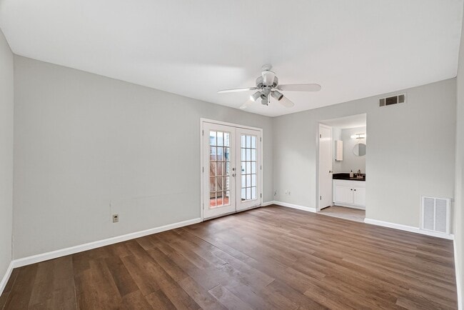 Building Photo - 18220 Vinland Dr