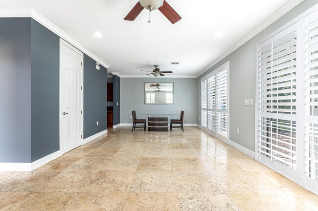 Building Photo - 486 SW 5th St