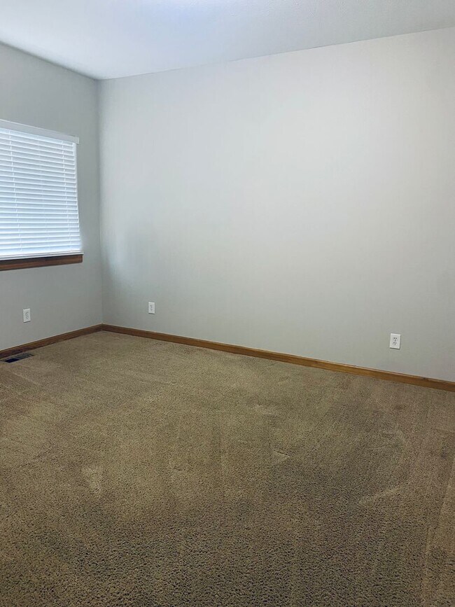 Building Photo - 512
