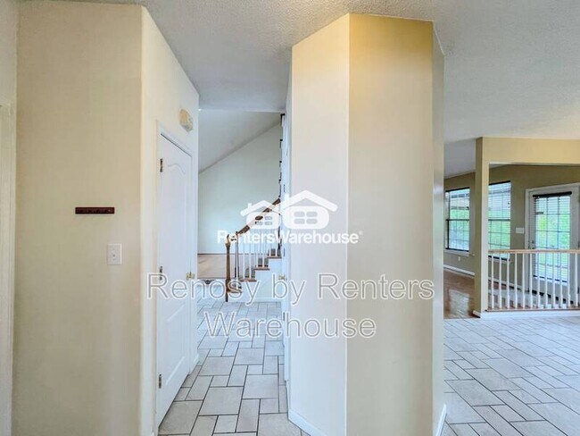 Building Photo - 601 Whisper Walk