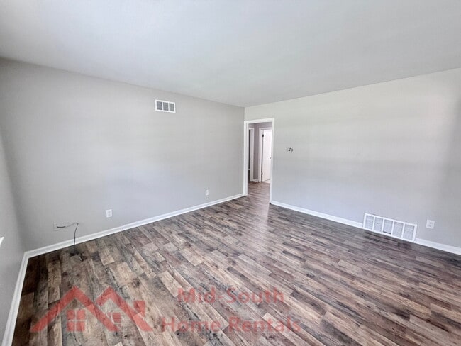 Building Photo - 3040 S Edgeware Rd