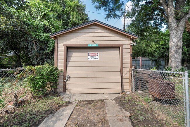 Building Photo - 3241 Edmond Ave