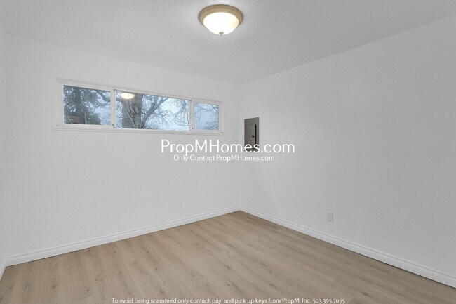 Building Photo - Freshly Renovated 2-Bedroom Apartment in C...