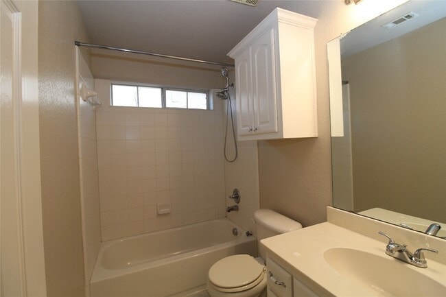 Building Photo - 15195 Shellwood Ln