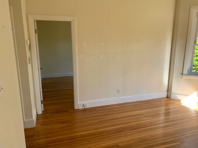 Building Photo - 40 Lancaster Terrace