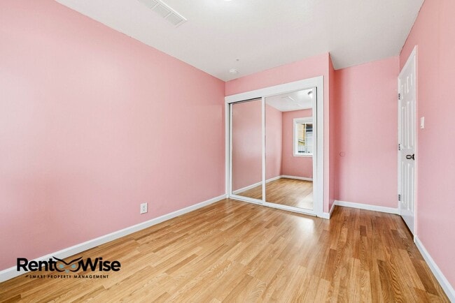 Building Photo - 657 Hurlingame Ave
