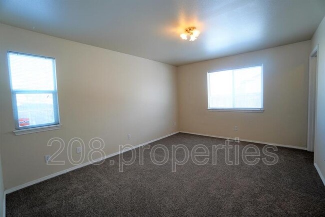 Building Photo - 452 S Jolinda Ave
