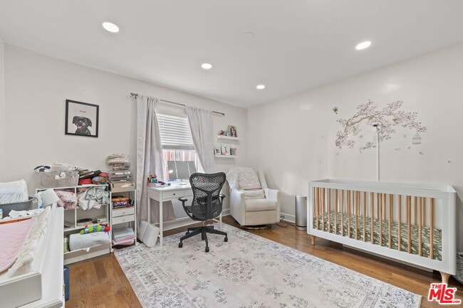 Building Photo - 962 S Plymouth Blvd