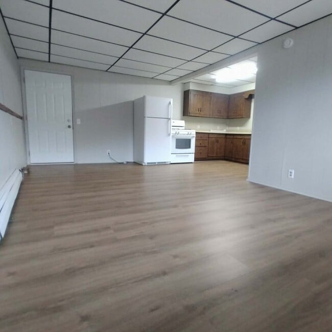 Building Photo - 3345 N Whitehall Rd