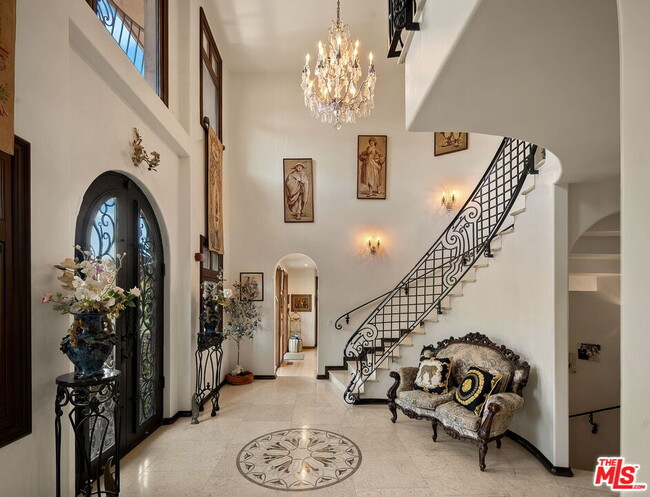 Building Photo - 28305 Via Acero