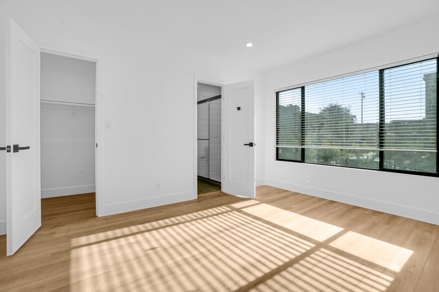 Building Photo - 12527 Cranbrook Ave
