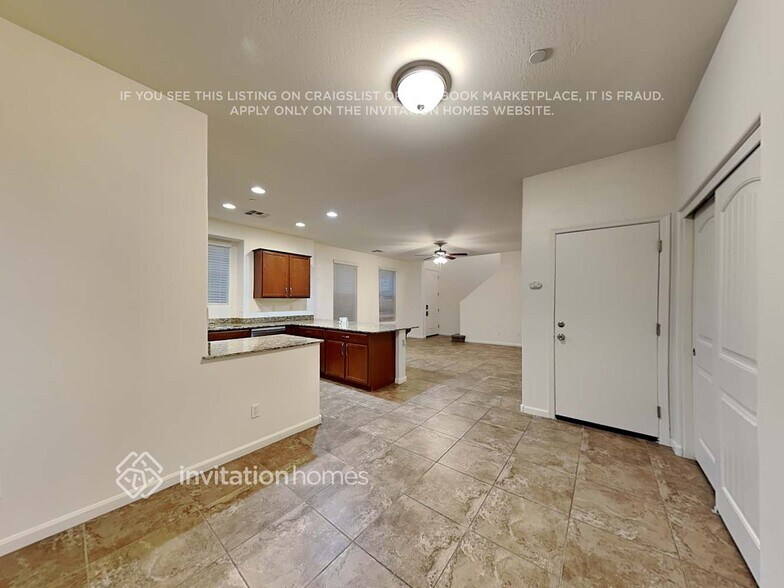 Building Photo - 1389 S Moccasin Trail