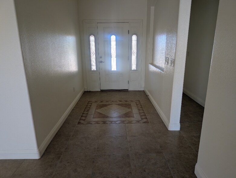 Building Photo - 3801 Malibou Ave